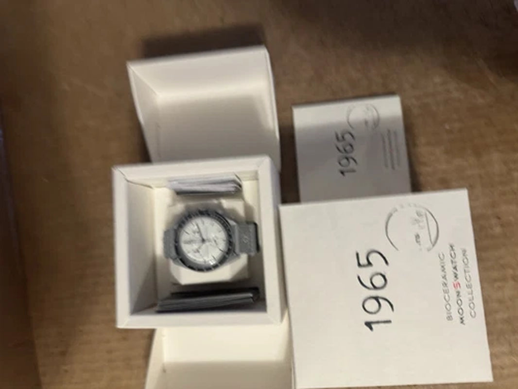 Swatch X OMEGA BIOCERAMIC Moonswatch 1965 Gray/White SO33M106 A1